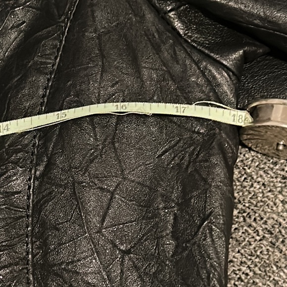 Danier Women’s Zip Up Leather Jacket w/Ruffles - Picture 7 of 7